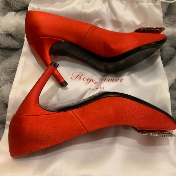 Roger Vivier Pilgrim Buckle Pumps in Satin - Picture 3 of 6